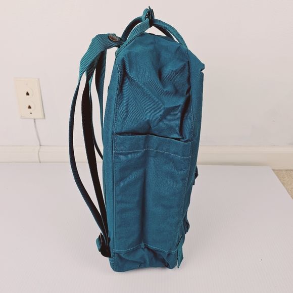Fjallraven Kanken Backpack in Ocean Green - Excellent Condition - Picture 3 of 16